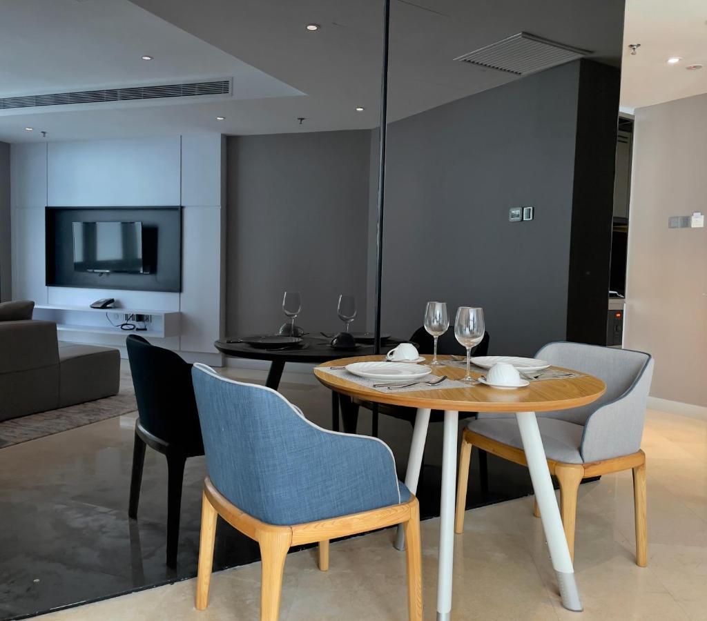 Fraser Place Puteri Harbour Nusajaya  Εξωτερικό φωτογραφία A dining room in a condominium